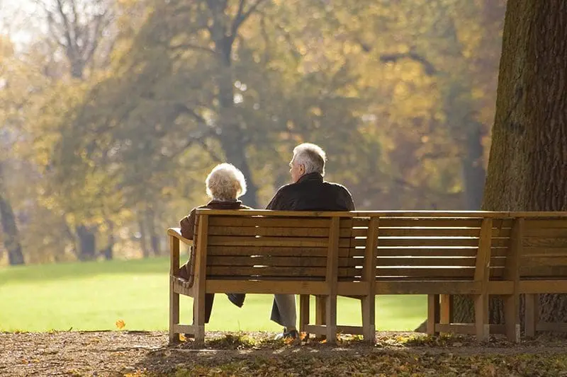 iStock-96315913 Elderly couple on park bench